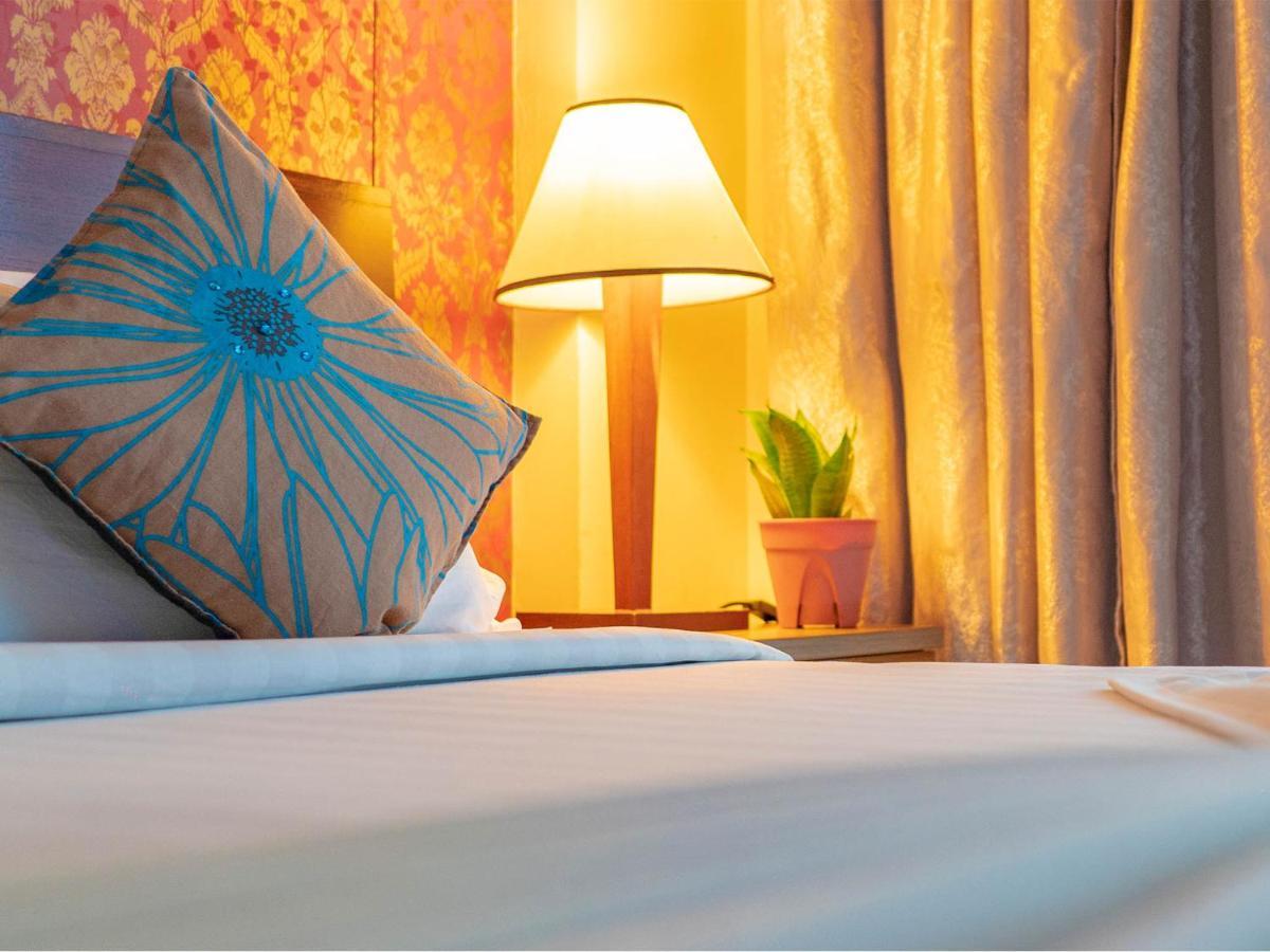 Umet Seaview Hotel With Free Airport Pick Up And Drop T&C Apply Malé Exterior foto