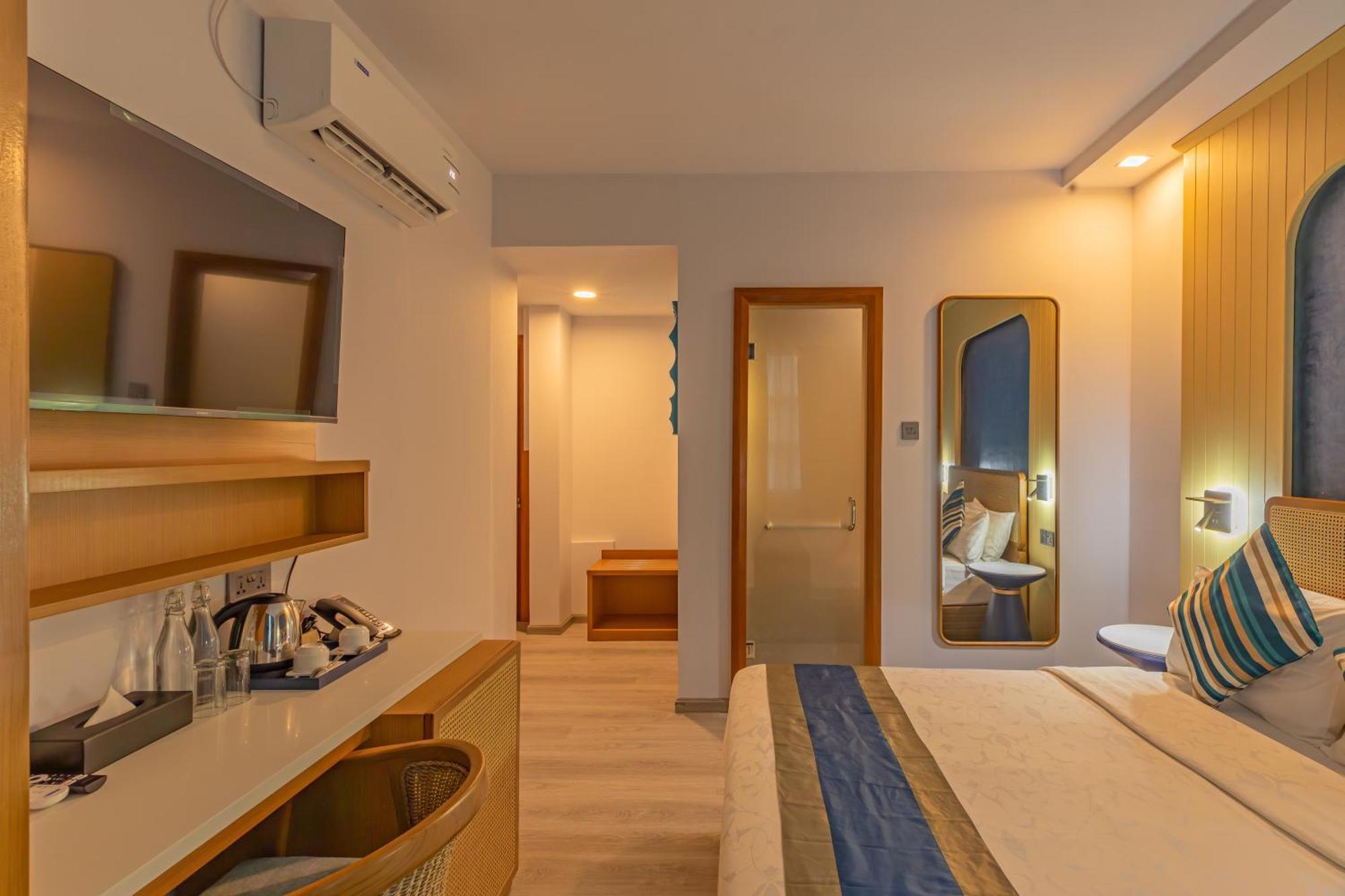 Umet Seaview Hotel With Free Airport Pick Up And Drop T&C Apply Malé Exterior foto