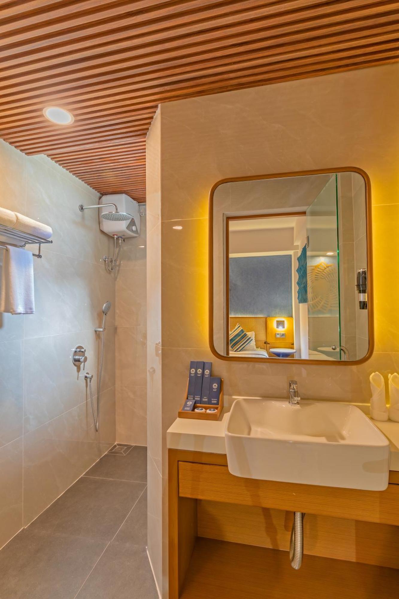 Umet Seaview Hotel With Free Airport Pick Up And Drop T&C Apply Malé Exterior foto
