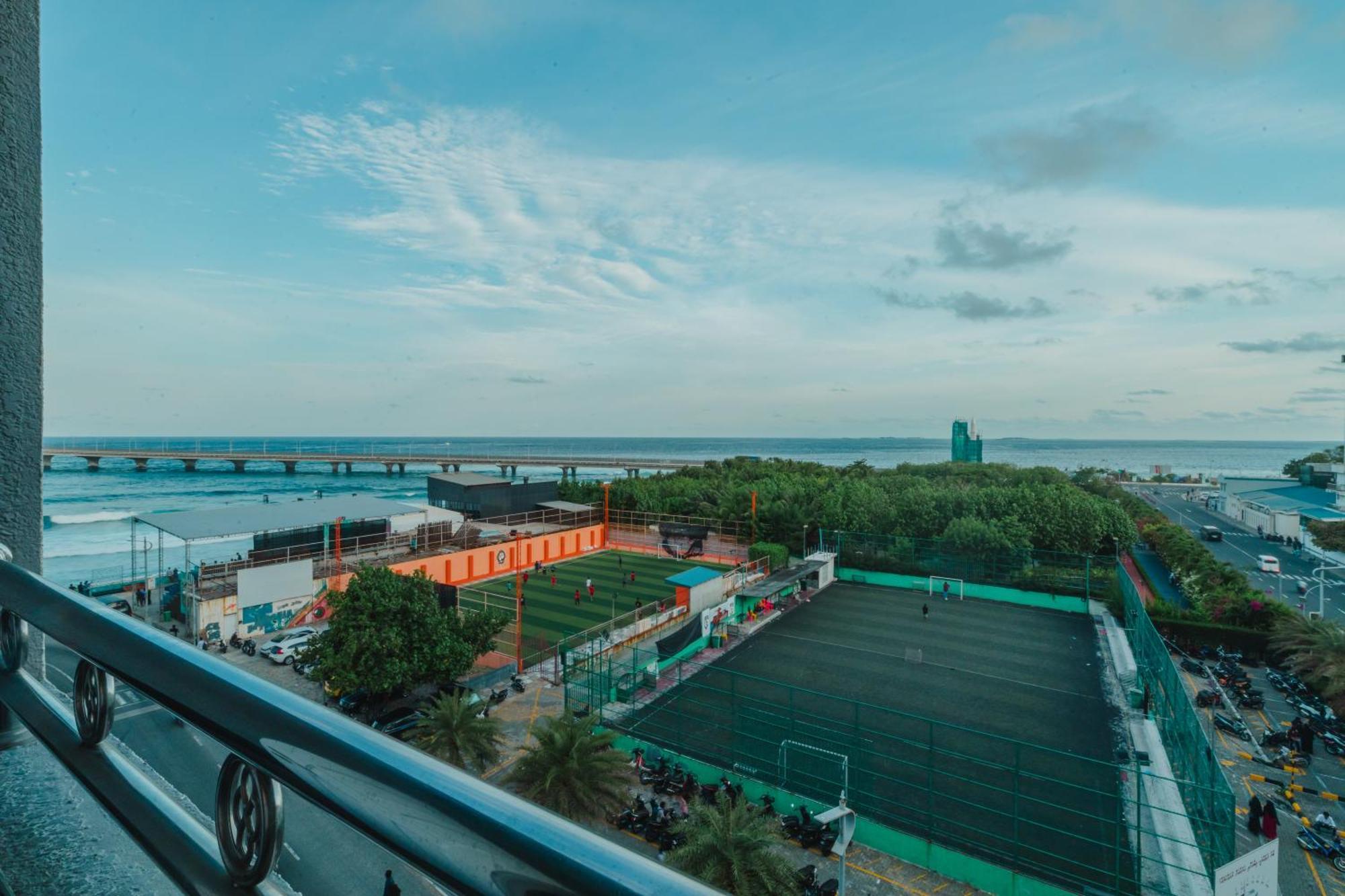 Umet Seaview Hotel With Free Airport Pick Up And Drop T&C Apply Malé Exterior foto