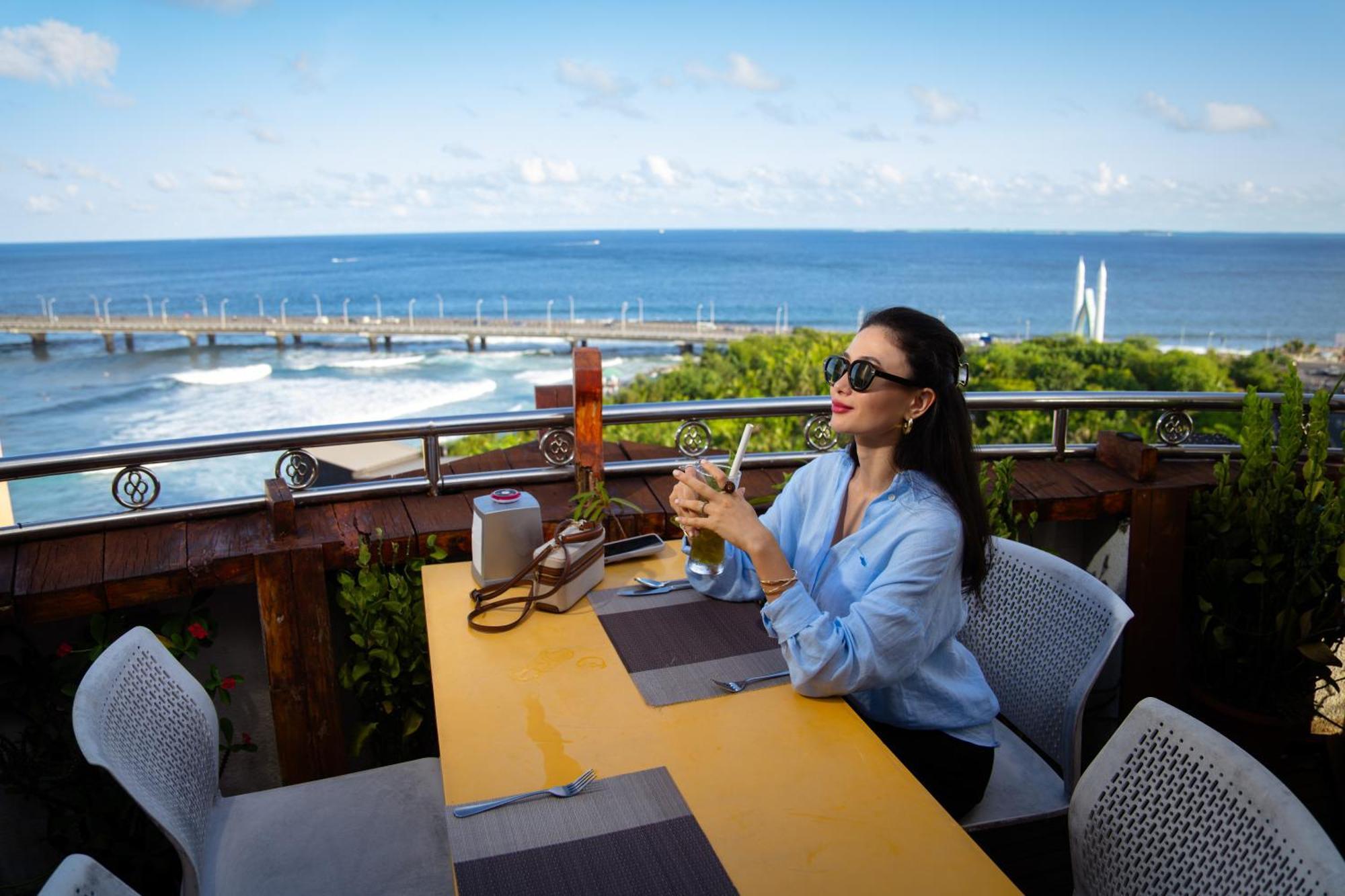 Umet Seaview Hotel With Free Airport Pick Up And Drop T&C Apply Malé Exterior foto