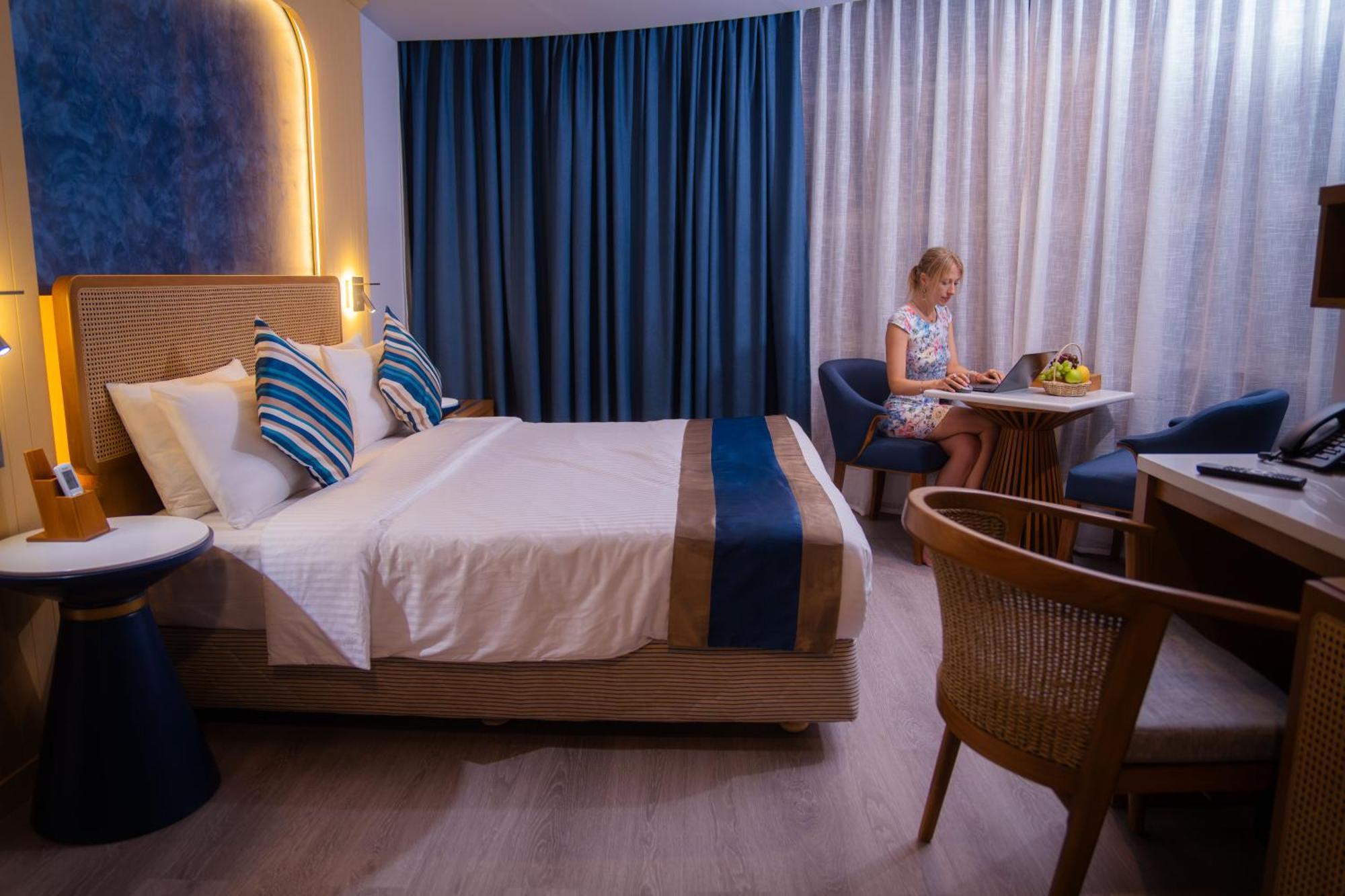 Umet Seaview Hotel With Free Airport Pick Up And Drop T&C Apply Malé Exterior foto
